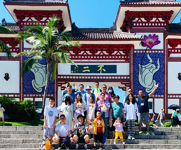 團(tuán)隊(duì)旅游合影
